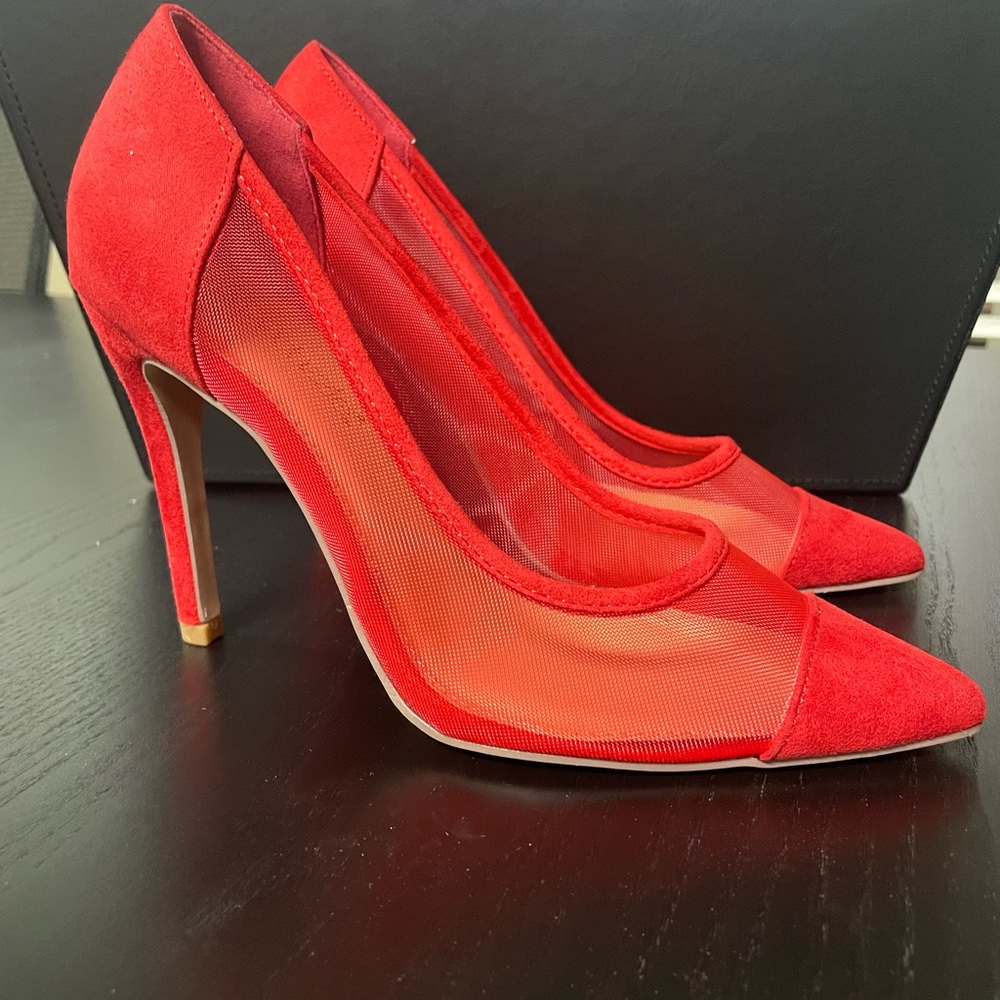 Red Pointed-toe pump